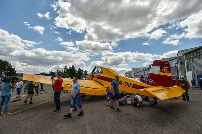 Zlín Z-37 Čmelák, v 70. a 80. letech létaly nad poli i lesy v Československu stovky exemplářů tohoto speciálně zkonstruovaného letadla.