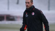 Slavia se rozhodla ještě více vyztužit střed obrany. Český reprezentant do jednadvaceti let Michael Lüftner podle svých slov zabojuje o základní sestavu v konkurenci kapitána Jiřího Bílka a reprezentanta Pobřeží Slonoviny Simona Deliho.