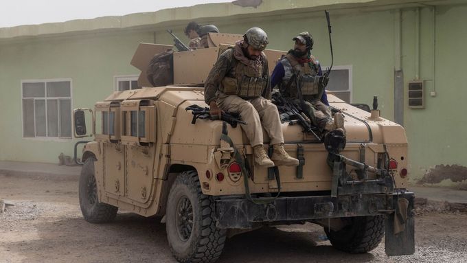 Tlumočníci pomáhali armádě při misi v Afghánistánu, nyní jim ze strany Tálibánu hrozí nebezpečí.