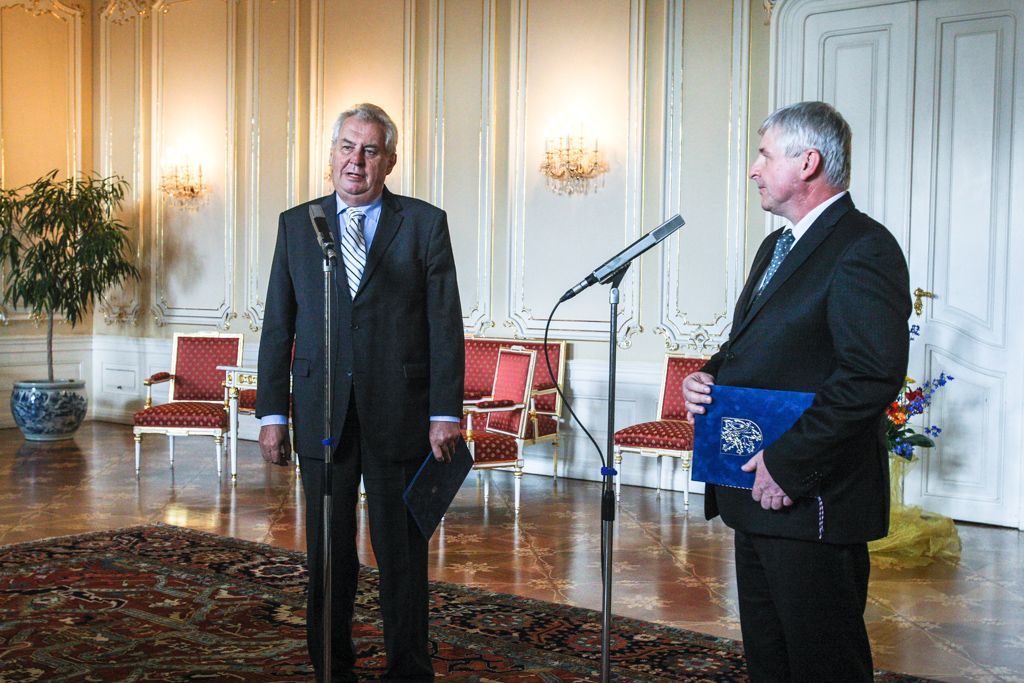 Jiří Rusnok podává demisi