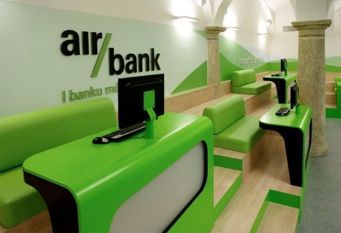 Interiér první pobočky Air Bank