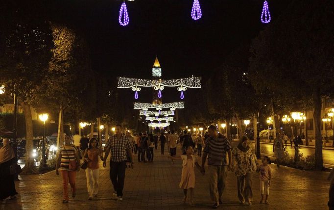 Salafisté chtějí, aby alkohol zmizel z restaurací a obchodů, včetně hlavní třídy Habíba Burgíby v metropoli Tunisu (na snímku).