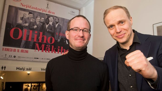 Režisér Juho Kuosmanen (vlevo) a Jarkko Lahti, který hrál hlavního hrdinu ve filmu Nejšťastnější den Olliho Mäkiho.