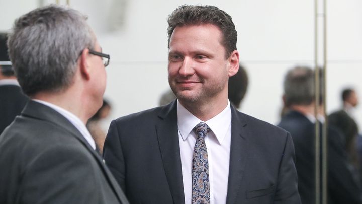 Předseda sněmovny Vondráček navštívil papeže Františka, pozval ho do Česka