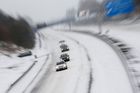 Sníh a vítr zavinily chaos v Německu. Prudký vítr strhl do rybníku kočárek s dvojčaty
