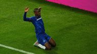 Nicolas Jackson slaví gól Chelsea ve finále Konferenční ligy