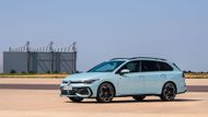 Nedávno omlazený Volkswagen Golf Variant začíná v Česku na částce 579 900 korun.