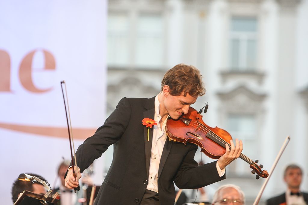 Česká fiharmonie a Bobby McFerrin na Staroměstském náměstí