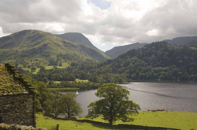 jezero Ullswater v národním parku Lake District, Anglie