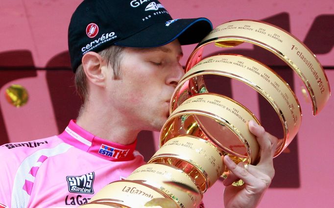 Ryder Hesjedal se raduje z triumfu na Giro d'Italia