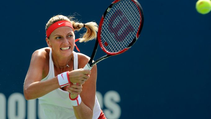 Petra Kvitová ve finále turnaje v New Havenu proti Lucii Šafářové.
