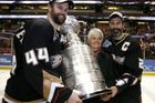 Obhájci Stanley cupu chybí suspendovaná hvězda