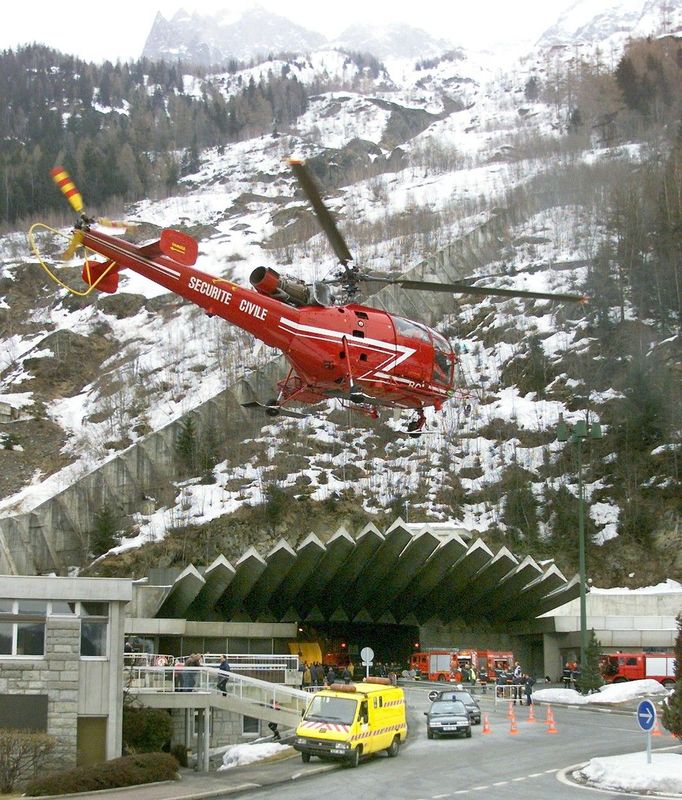 Uplynulo 55 let od otevření proslulého tunelu pod horou Mont Blanc