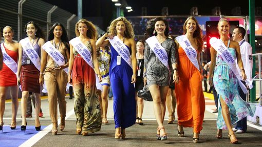 Formule 1, VC Singapuru 2013: Miss Universe ze šesti zemí