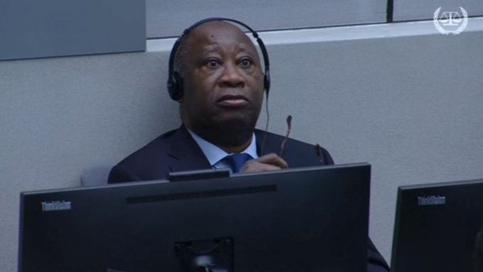 Bývalý prezident Pobřeží slonoviny Laurent Gbagbo před Mezinárodním trestním soudem v Haagu.