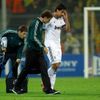Fotbalista Realu Madrid Sami Khedira se zranil v utkání proti Borussii Dortmund během základních skupin Ligy mistrů 2012/13.