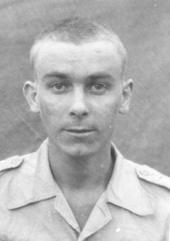 Rudolf Němček, jeden z přeživších obránců pevnosti Dong Khe. Na snímku
po zajetí Viet Minhem.