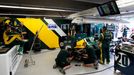 Heikki Kovalainen přidělal mechanikům Caterhamu práci hned v pátek dopoledne.