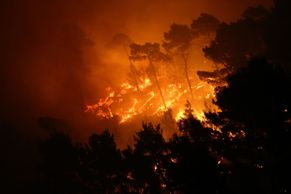 Obrazem: Lesní požáry pustoší Chorvatsko. To nejhorší snad máme za sebou, doufají hasiči ve Splitu