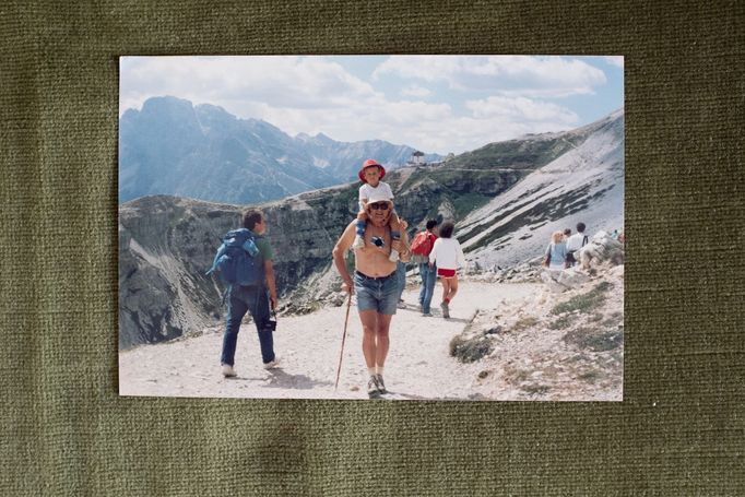 Fotograf během pandemie zachytil poslední boj svého dědečka s demencí.