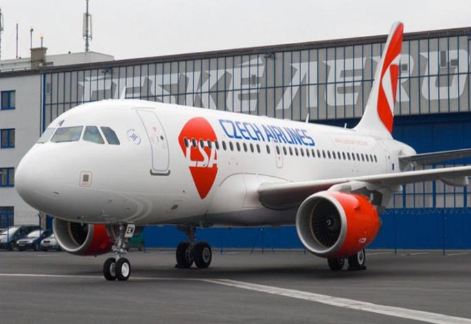 České aerolinie v průběhu roku 2008 obdržely postupně čtyři nové letouny Airbus A319 (na snímku). Zahájily lety do šesti nových destinací: Štrasburku, Tbilisi, Damašku, Rostova na Donu, Almaty a do Heraklionu.