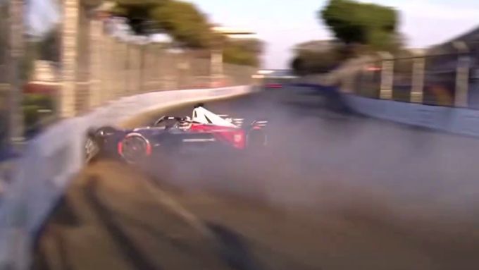 Podívejte se na havárii Pascala Wehrleina během závodního víkendu formule E v Hajdarábádu
