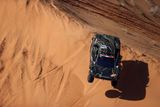Skok z duny v podání Guerlaina Chicherita zatím nenaznačoval nic podezřelého. Francouz, který do středeční čtvrté etapy Rallye Dakar odstartoval na průběžné 66. pozici, letos zažil podobných skoků už nepočítaně.