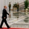 Vladimir Putin po příletu do Minsku.
