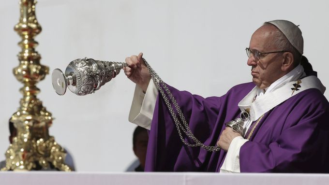 Papež František na mši v Mexiku.