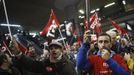 Picketers from workers' and trade unions shout slogans at Atocha rail station during a 24-hour nationwide general strike in Madrid, November 14, 2012. Spanish and Portuguese workers staged the first coordinated strike across the Iberian peninsula on Wednesday, shutting down transport, grounding flights and closing schools to protest austerity measures and tax hikes. REUTERS/Paul Hanna (SPAIN - Tags: POLITICS CIVIL UNREST BUSINESS EMPLOYMENT) Published: Lis. 14, 2012, 9:24 dop.