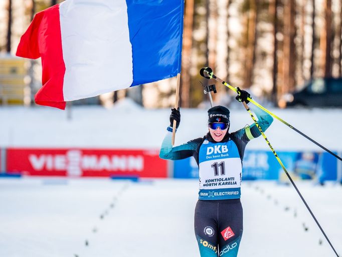 Julia Simonová ve stíhacím závodě žen v rámci SP v Kontiolahti