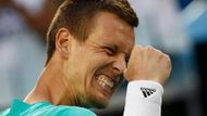 Tomáš Berdych se umí vzorově radovat, jako například ve vítězném osmifinále se Španělem Bautistou. Teď ho ale čeká jiná káva, švýcarská. V noci na úterý se utká s Rogerem Federerem.