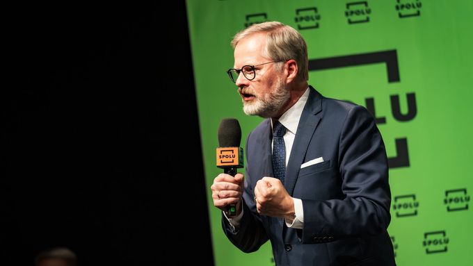 Premiér Petr Fiala.