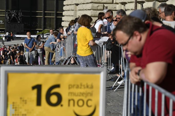 V rekonstruované budově si mohli prohlédnout i nově otevřenou výstavu Rytíři nebes o českých letcích RAF.