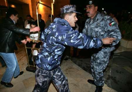 Jordánsko: při explozích v ammánských hotelech nejméně 18 mrtvých