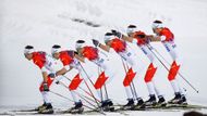 Zkušeného Devona Kershawa zachytil fotogram Reuters přesně v opačné fázi jízdy soupaž. Takže zatímco Bauer vypadá, jakoby klesal, Kanaďan pro změnu opticky stoupá.