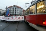 Průvod na chvíli zablokoval dopravu na trase Česká - Moravské náměstí - Lidická.