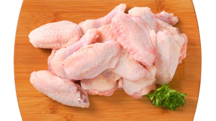 Veterináři našli přes tunu polského kuřecího se salmonelou. Šarže šla do tří krajů