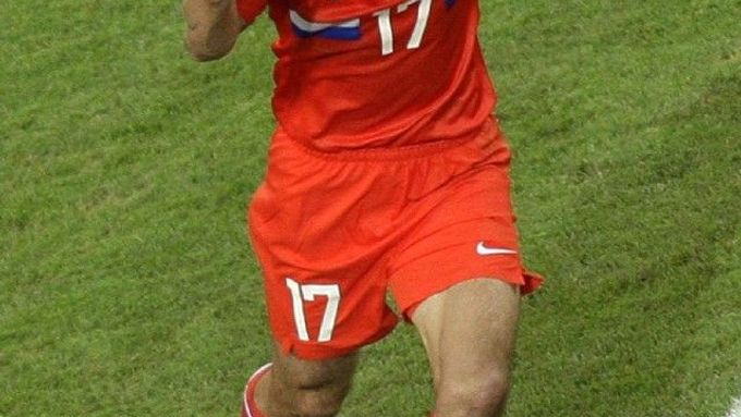 Rus Konstantin Zyrjanov slaví gól do sítě Řecka.