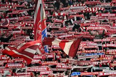 Hrůza na stadionu Bayernu. Fanoušek po kolapsu na zápase Ligy mistrů zemřel