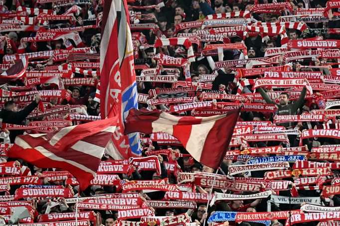 Fanoušci Bayernu Mnichov při zápase Ligy mistrů