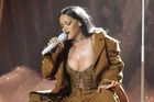 Recenze: Rihanna prochází proměnou. V Praze málo twerkovala a zapomněla na show