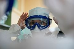 Mladý Američan se nakazil koronavirem dvakrát. Podruhé to bylo horší, dostával kyslík