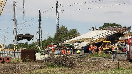 Studénkou už jezdí vlaky, úklid dosud neskončil