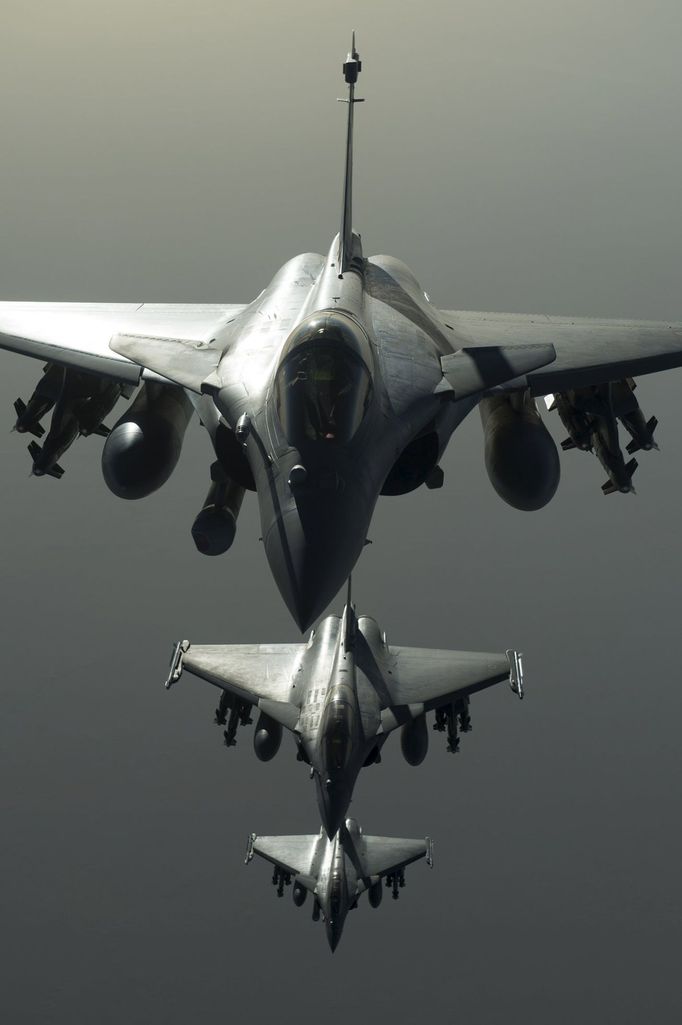 Francouzské stíhačky Rafale, které se podílejí na operaci proti Islámskému státu.