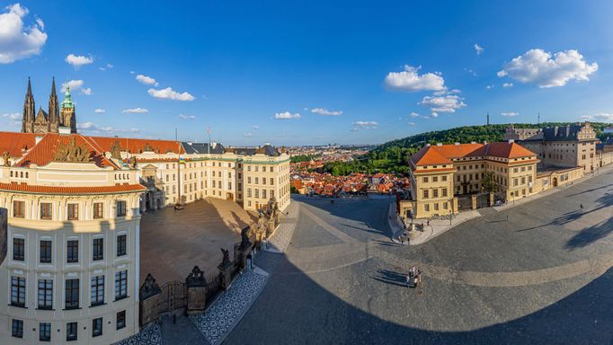 Průřez tvorbou externího fotografa Radoslava Vnenčáka za rok 2024.