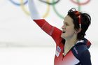 Česká rychlobruslařka Martina Sáblíková v Soči obhájila olympijské zlato v závodě na 5000 metrů.
