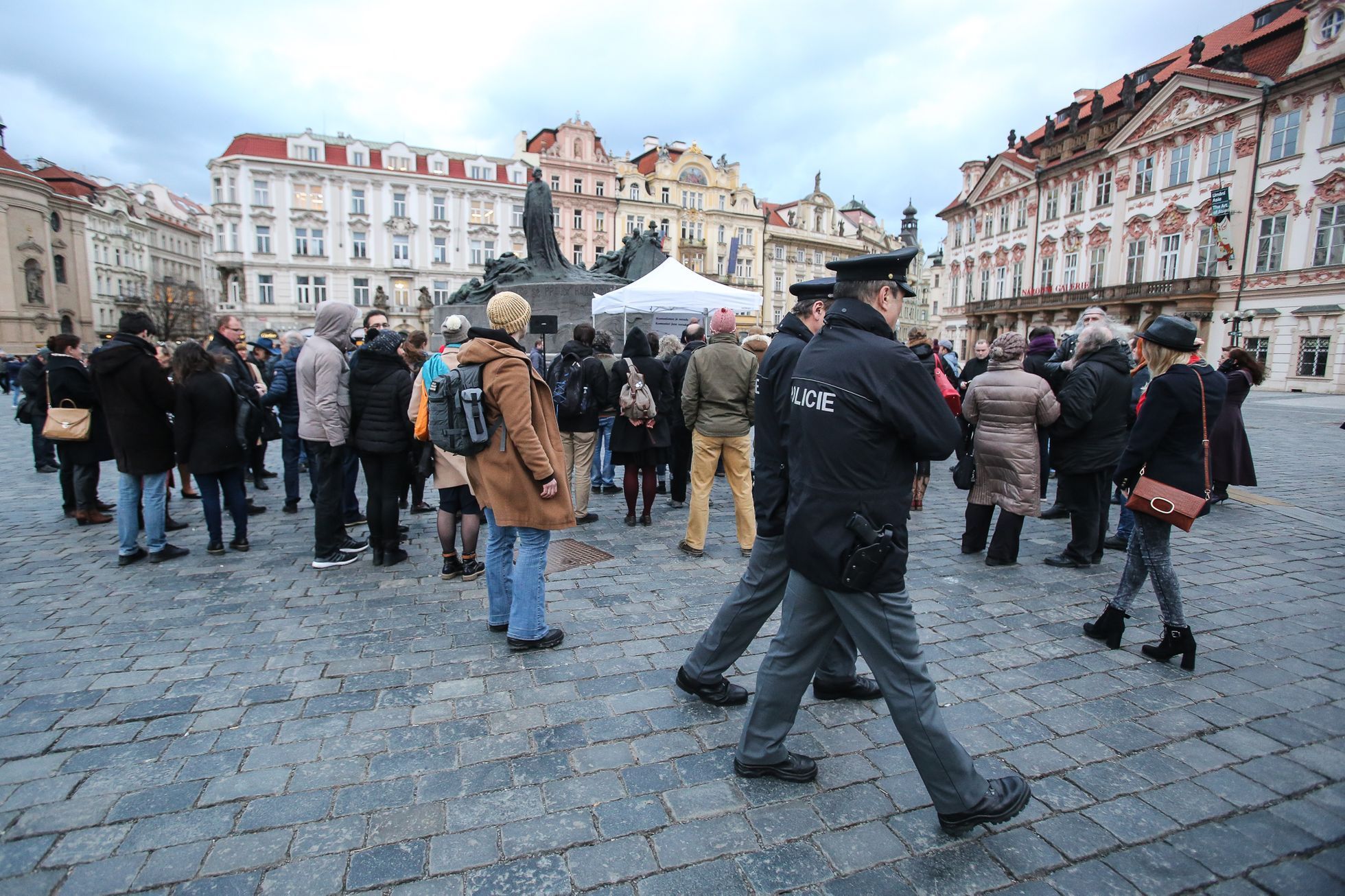 Shromáždění k připomínce 25. února a obětem komunismu - Staromětské náměstí a Úvoz