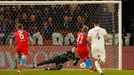 Penaltový pokus Pavla Šulce gólman Colin Coosemans vychytal