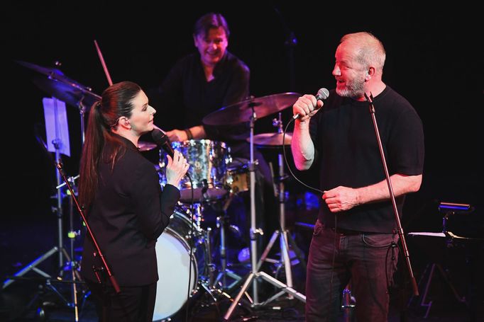 Jako hosta si Nová přizvala Davida Kollera, s nímž se seznámila na Bratislavské lyře ve svých úplných hudebních začátcích v roce 1990.